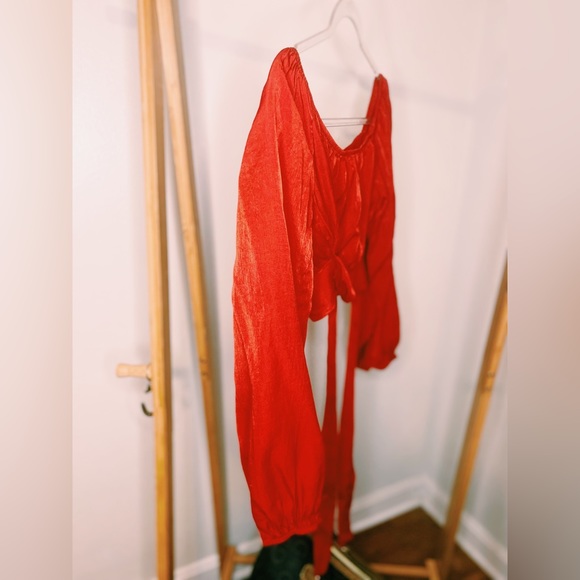 Red, cropped satin-like, long sleeve blouse, fabric for wrapping, banded bust. - Picture 2 of 3